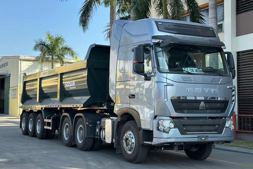 Xe đầu kéo Howo Sitrak 440 cầu dầu có thể kết hợp tất cả các loại sơ mi rơ mooc trên thị trường hiện nay