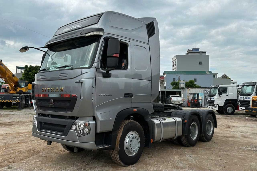 Howo Sitrak 440 cầu dầu màu bạc