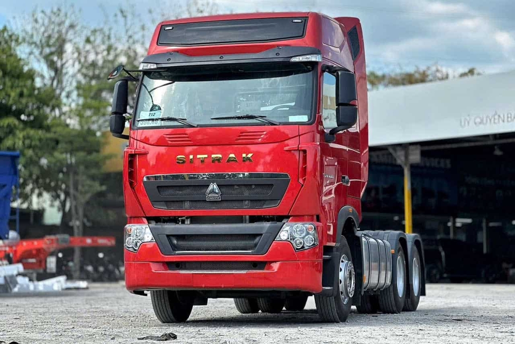 Howo Sitrak 440 cầu dầu màu đỏ