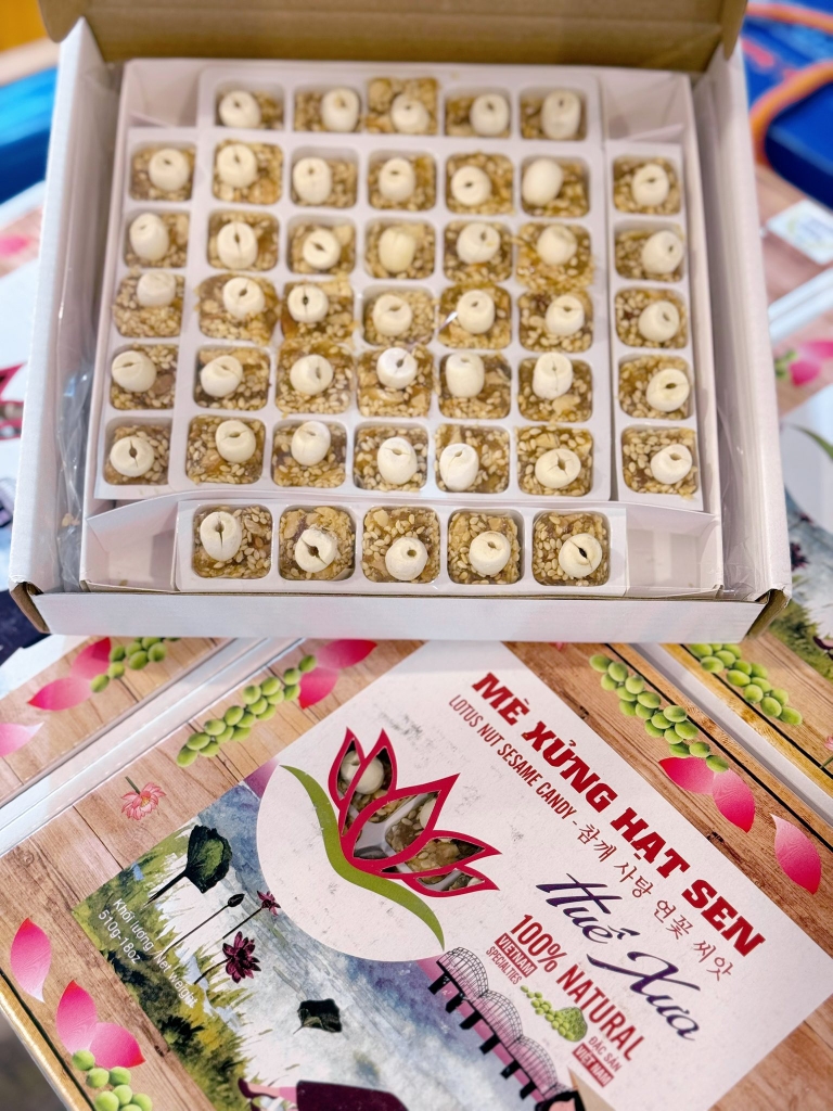 Mè xửng hạt sen Huế xưa