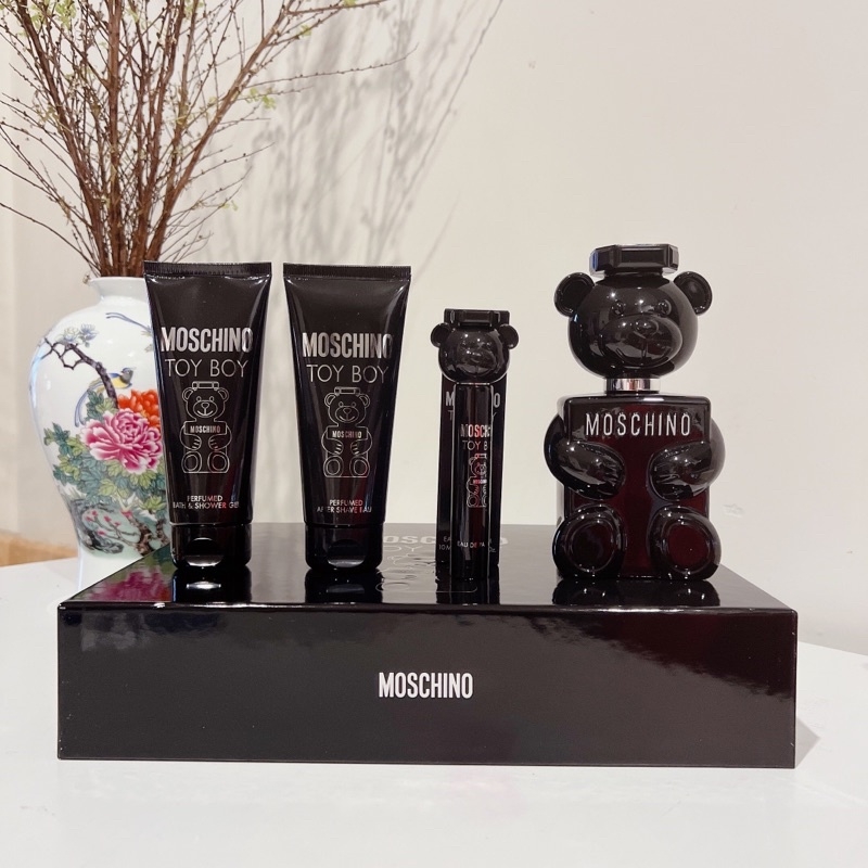 Set Nước Hoa Nam Moschino Toy Boy EDP 100ml + Bath & Shower Gel (100ml + After Shave Balm 100ml + Mini 10ml)