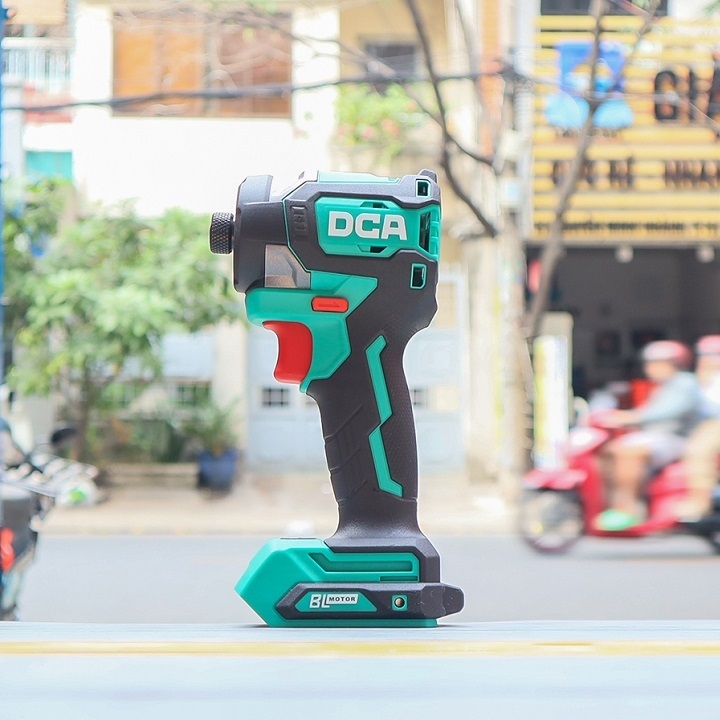 Máy vặn vít dùng pin 20V DCA ADPL208 (2 pin 1 sạc)