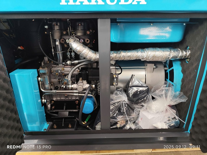 Máy phát điện chạy dầu HAKUDA HKD15000P3PRO 20KVA 3 pha siêu cách âm