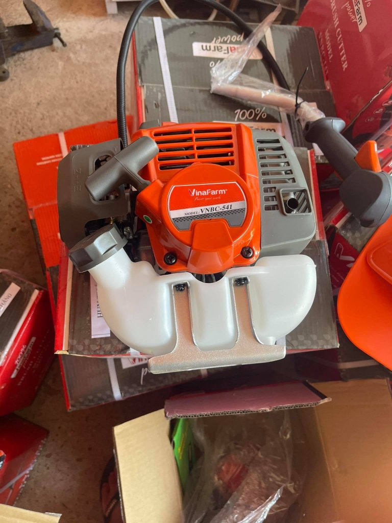 Máy cắt cỏ chạy xăng VINAFARM 1470W VNBC-541 2 thì