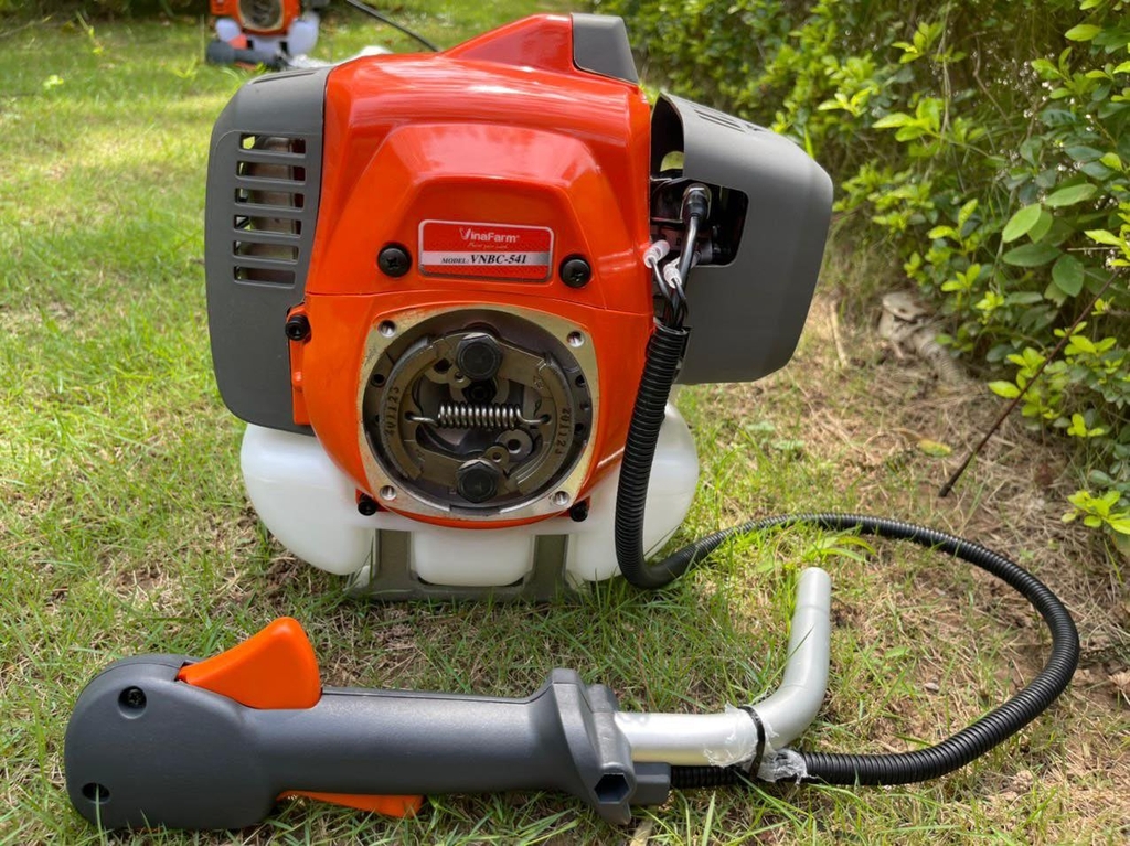 Máy cắt cỏ chạy xăng VINAFARM 1470W VNBC-541 2 thì
