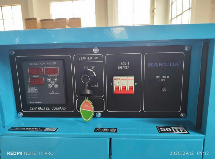 Máy phát điện chạy dầu HAKUDA HKD15000P3PRO 15KW siêu cách âm