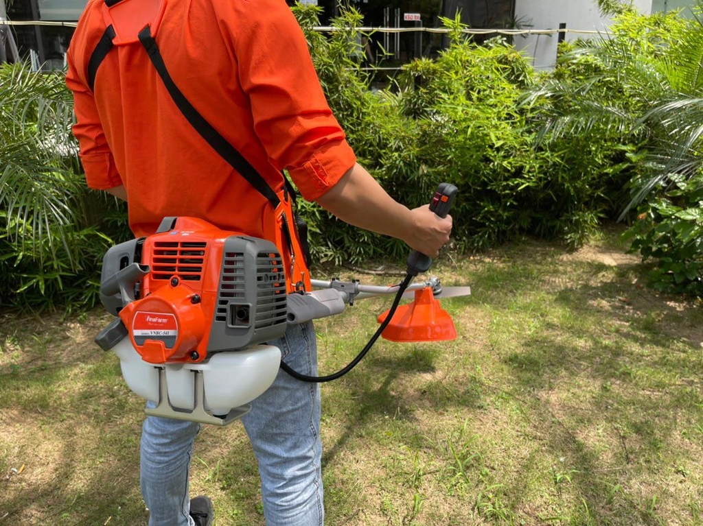 Máy cắt cỏ chạy xăng VINAFARM 1470W VNBC-541 2 thì