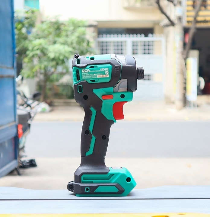 Máy vặn vít dùng pin 20V DCA ADPL208 (2 pin 1 sạc)