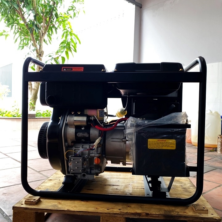 Máy phát điện chạy dầu có đề HUYNDAI 4.2KW DHY50CLE