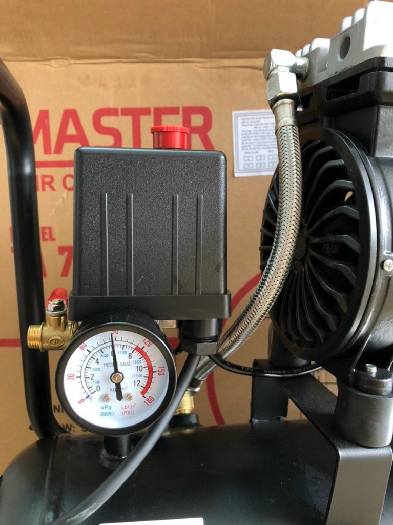 Máy Nén Khí Không Dầu Tmaster 700W 50L TA 700/50