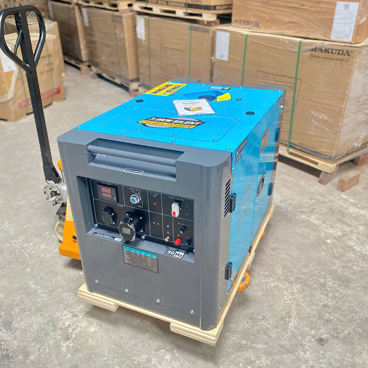 Máy phát điện chạy dầu HAKUDA HKD7000P1 PRO 7KW siêu cách âm
