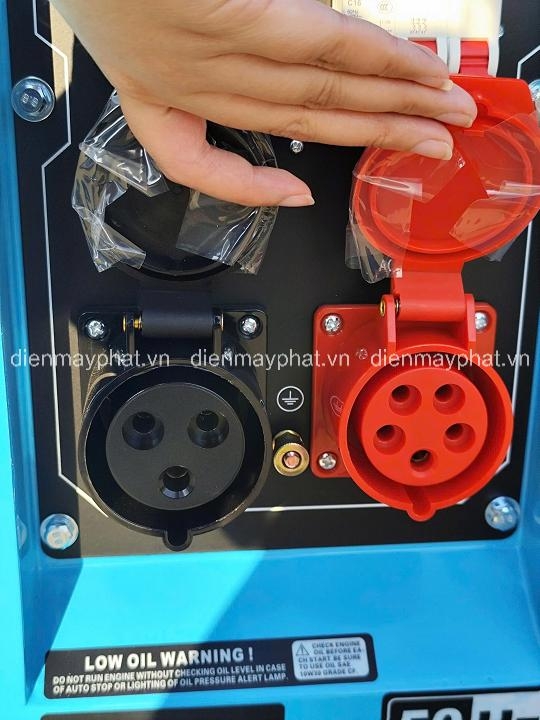 Máy phát điện chạy dầu HAKUDA HKD8000P3 PRO 8KW 3 pha siêu cách âm