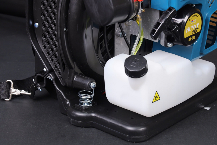Máy thổi bụi chạy xăng 2 thì Bunny Pro BN-650 1.7KW 52cc