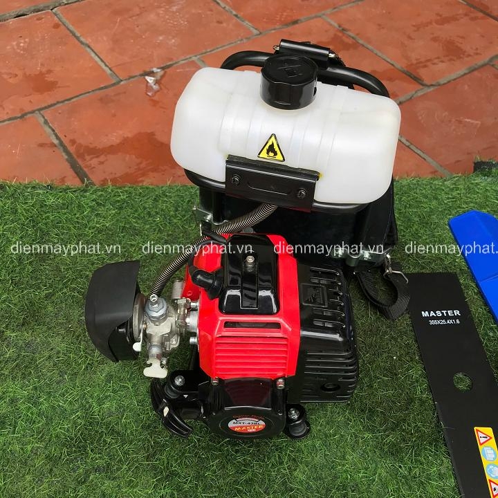 Máy cắt cỏ đeo ba lô chạy xăng 2 thì MASTER MVX-43BL