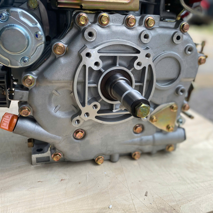 Máy nổ dầu 11.6HP HAKUDA HKD192FE có đề