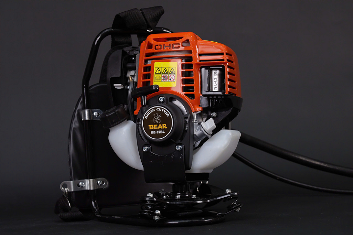 Máy cắt cỏ 4 thì 1000W BEAR BE-35BL đeo lưng