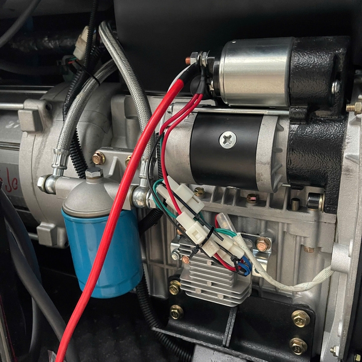 Máy phát điện chạy dầu diesel 12KW HAKUDA HKD12000P3A siêu cách âm 3 pha