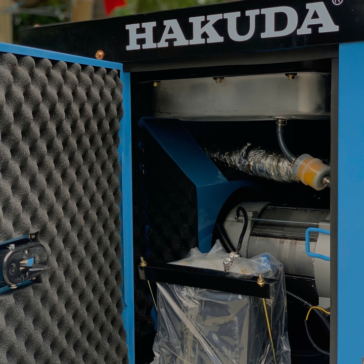 Máy phát điện chạy dầu diesel 8KW HAKUDA HKD8000P3A 3 pha có đề