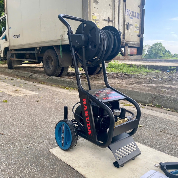 Máy rửa xe gia đình 3000W HAKUDA MRXHKD3000