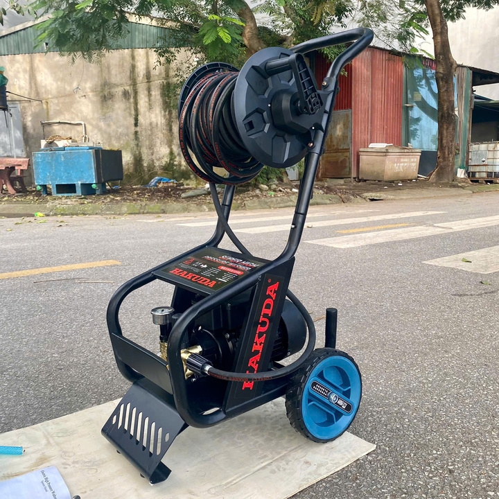 Máy rửa xe áp lực cao HAKUDA 3000W MRXHKD3000 rulo cuộn