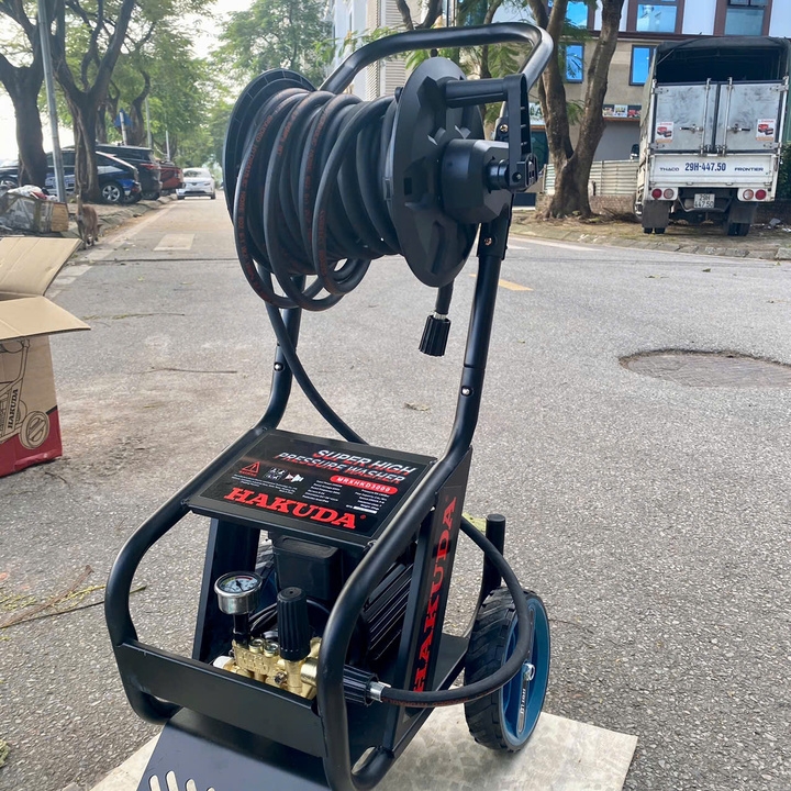 Máy rửa xe gia đình 3000W HAKUDA MRXHKD3000