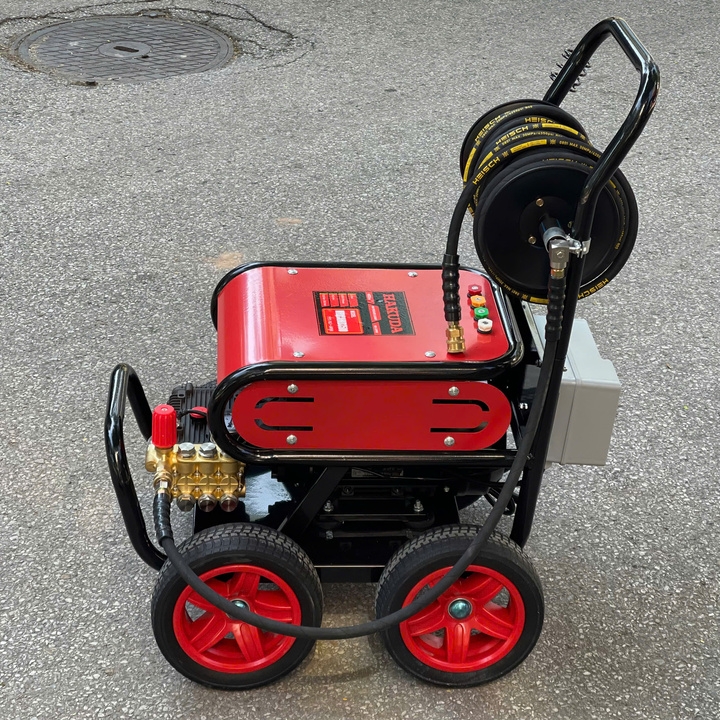 Máy phun xịt rửa xe cao áp 3KW HAKUDA MRXCAHKD3500