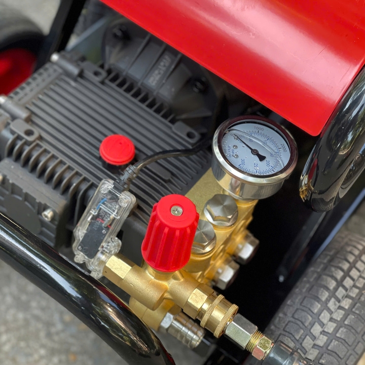 Máy rửa xe công nghiệp HAKUDA 3KW MRXCAHKD3500