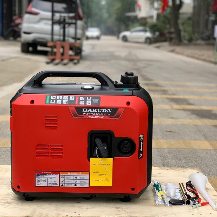 Máy phát điện chạy xăng Inverter 4KW HAKUDA HKD4000iE có đề