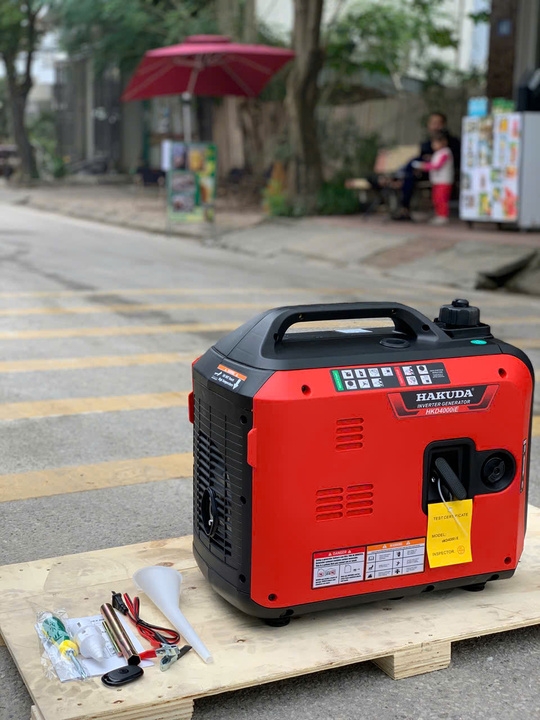Máy phát điện chạy xăng Inverter 4KW HAKUDA HKD4000iE có đề
