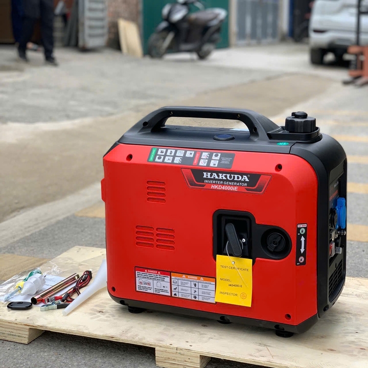 Máy phát điện chạy xăng Inverter 4KW HAKUDA HKD4000iE có đề