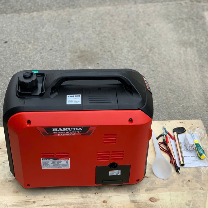 Máy phát điện chạy xăng Inverter 4KW HAKUDA HKD4000iE có đề