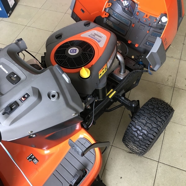 Máy cắt cỏ người lái HUSQVARNA TS138L