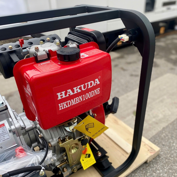 Máy bơm nước chạy dầu 6.6KW HAKUDA HKDMBN100DNE có đề