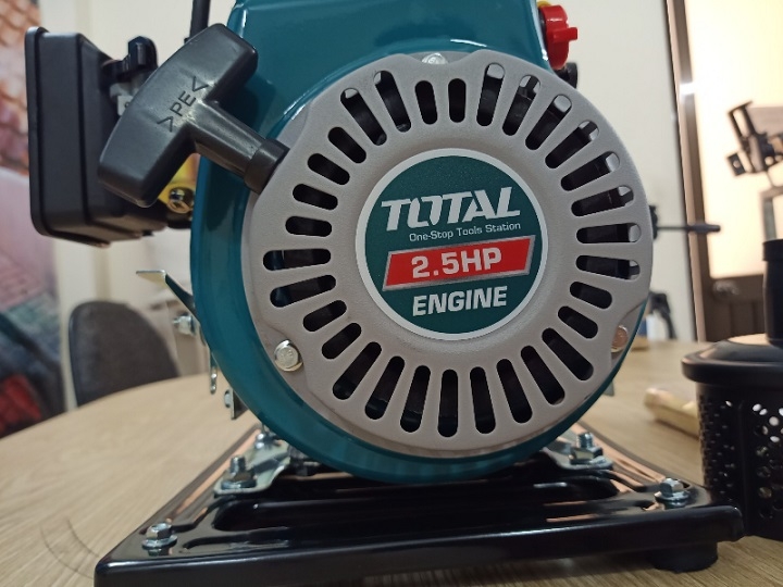 Máy bơm nước dùng xăng Total TP3101 9HP