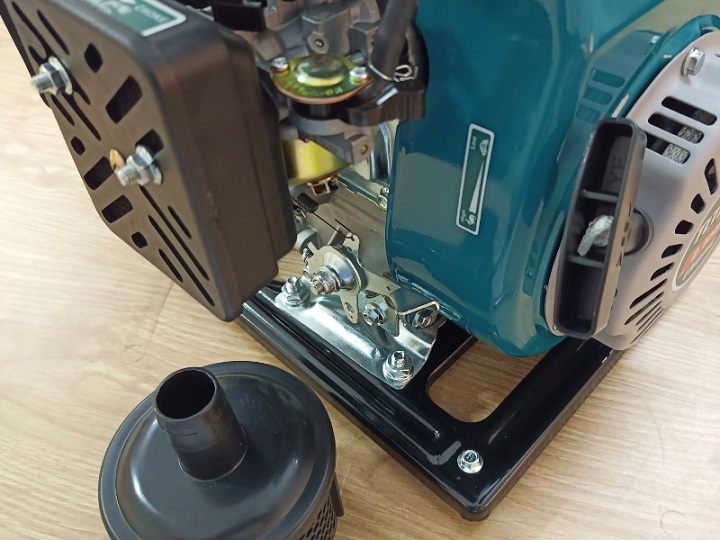 Máy bơm nước dùng xăng Total TP3101 9HP