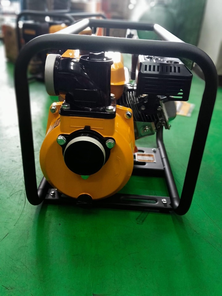 Máy bơm nước dùng xăng INGCO 7HP GWP302