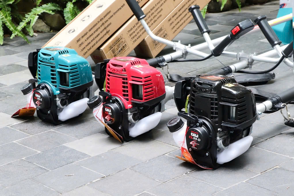 Máy cắt cỏ Cali CL35-D 1000W đen 4 thì