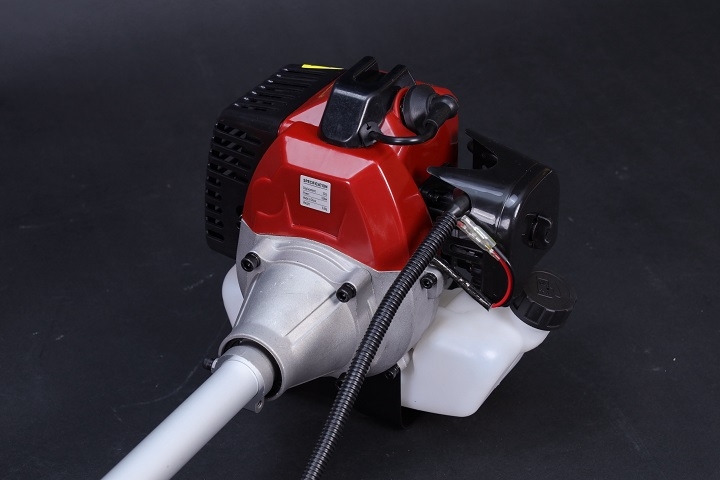 Máy cắt cỏ chạy xăng 2 thì CHAMPION 970W CP-330