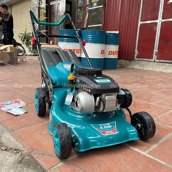 Máy cắt cỏ đẩy tay chạy xăng 3KW TOTAL TGT141181