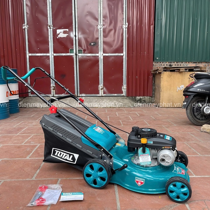 Máy cắt cỏ đẩy tay chạy xăng 3KW TOTAL TGT141181