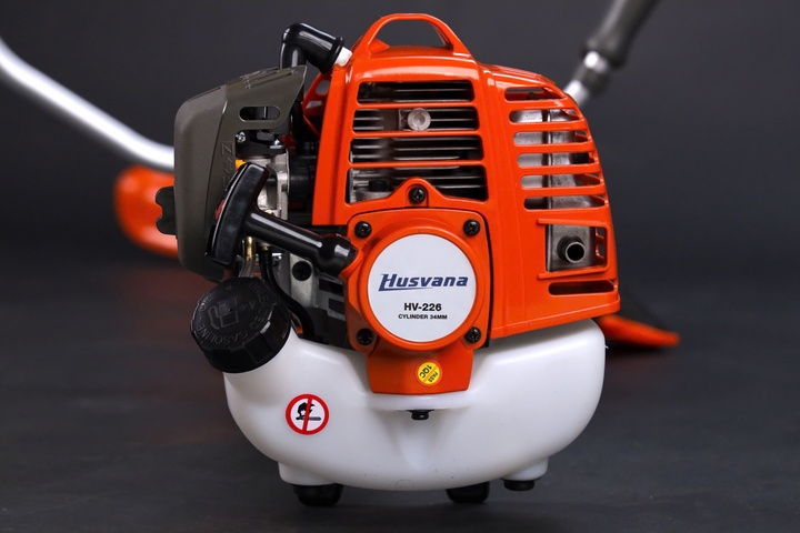 Máy cắt cỏ đeo lưng 2 thì 750W HUSVANA HV-226