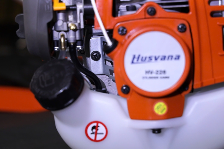 Máy cắt cỏ đeo lưng 2 thì 750W HUSVANA HV-226