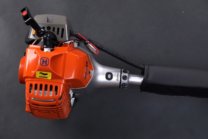 Máy cắt cỏ đeo lưng 2 thì 750W HUSVANA HV-226