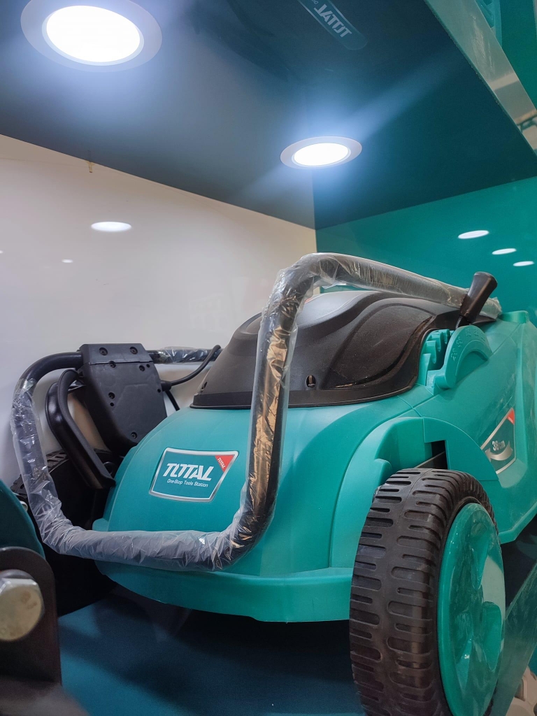 Máy cắt cỏ đẩy tay dùng điện 1600W TOTAL TGT616151