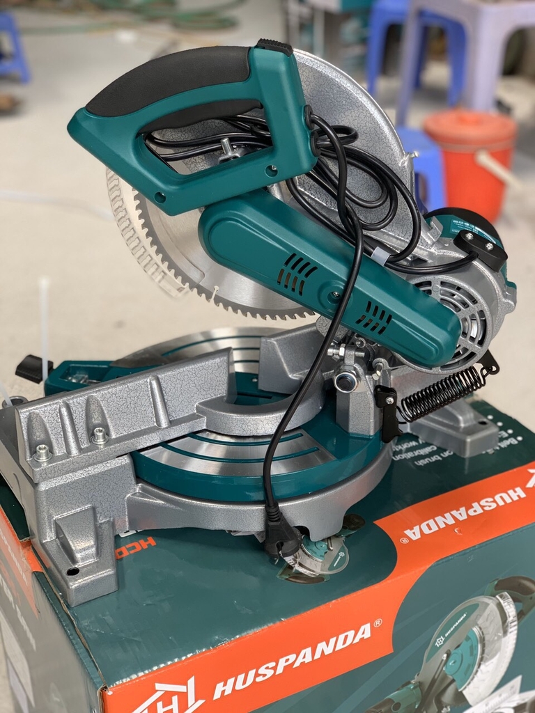 Máy cắt nhôm HUSPANDA 1600W HCD2551