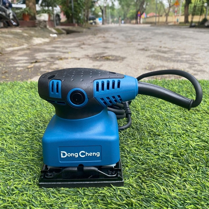Máy chà nhám rung Dongcheng 240W DSB03-100S