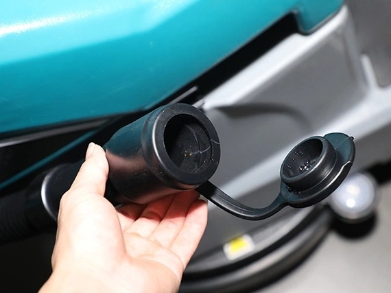Máy chà sàn công nghiệp liên hợp ngồi lái Kumisai KMS 110B