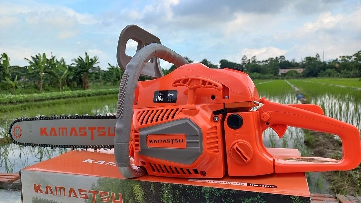 Máy cưa xích 2 thì KAMASTSU KM7300S 2000W