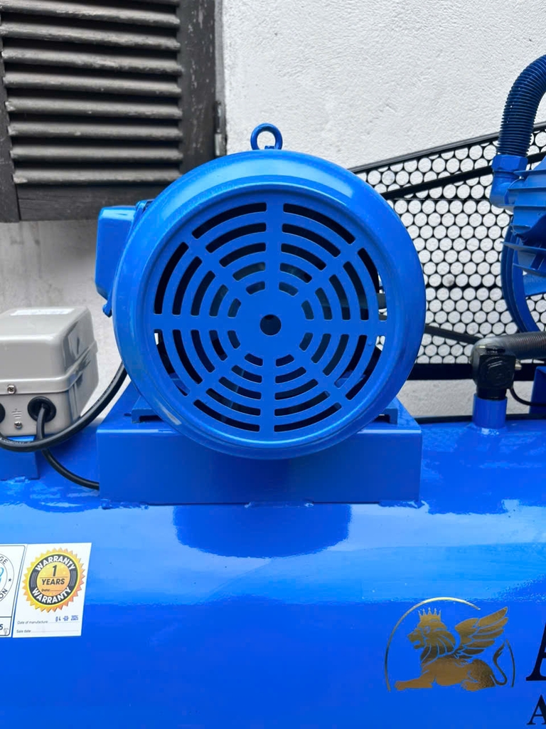 Máy nén khí ARAMCO W-0.9/8 10HP 300 lít 3 pha