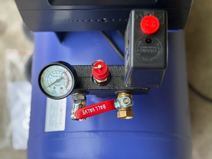 Máy nén khí không dầu giảm âm Puma 4HP 100L